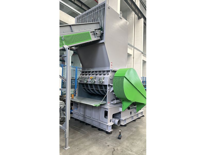Industrial film shredder Industrial film shredder